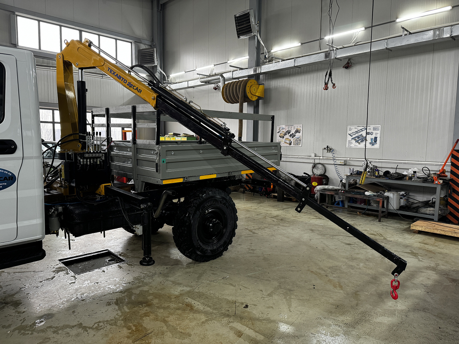 Кран-манипулятор SQ-800-1 (800 кг, максимальный вылет 3.6 м, с аутригерами)