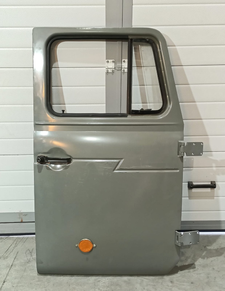 Дверь левая передняя в сборе