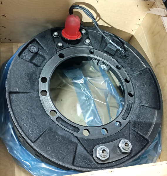 Тормоз левого колеса (с АБС) в сборе